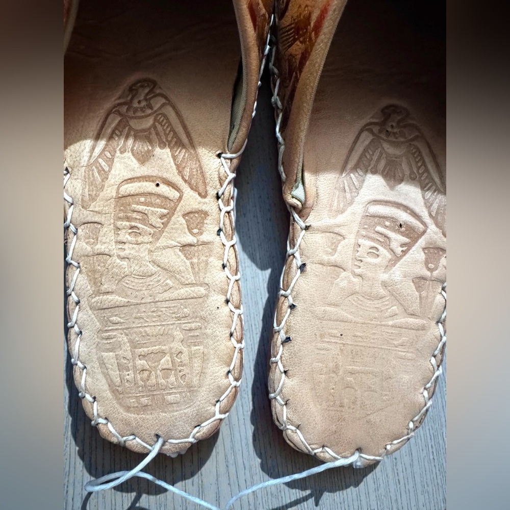 Pharaonic Egyptian Handmade Leather Slippers. Tooled Metallic Nefertiti Design - Picture 10 of 14